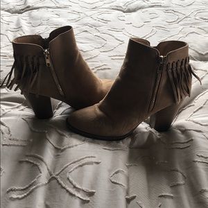Cute tan ankle boots with fringe detail